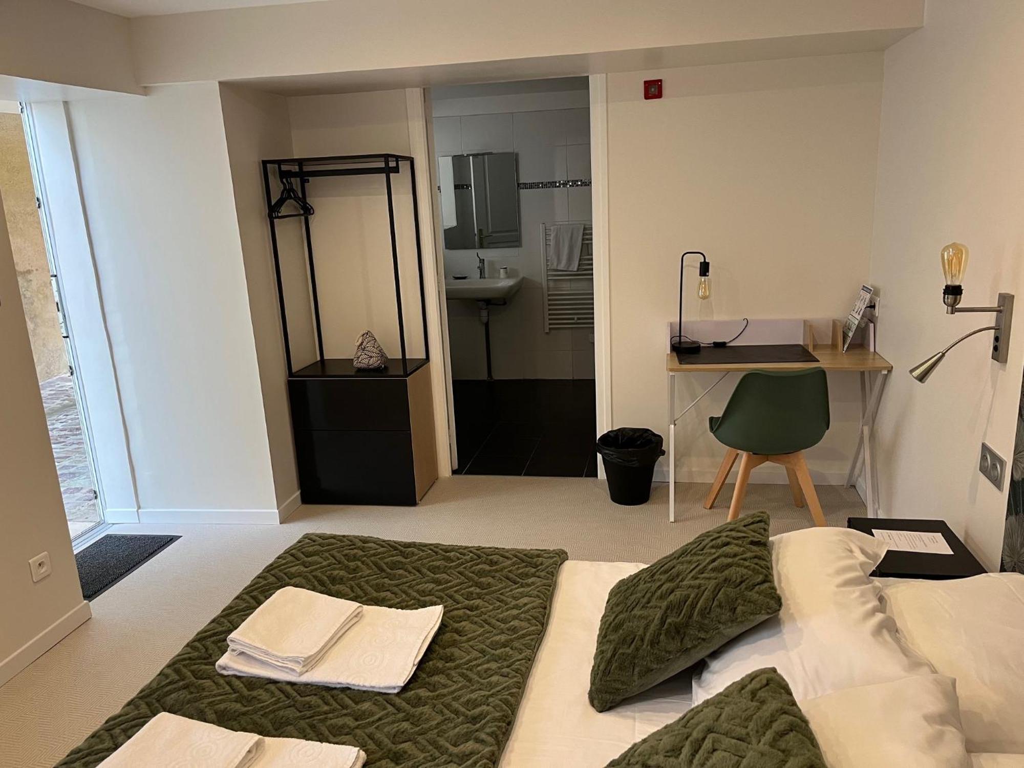 Hotel Le Saint Patrice バイユー エクステリア 写真